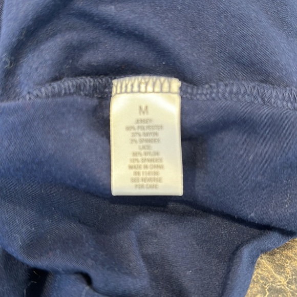 Lacy overlay on front with 3/4 sleeve and zippered back - Picture 7 of 8